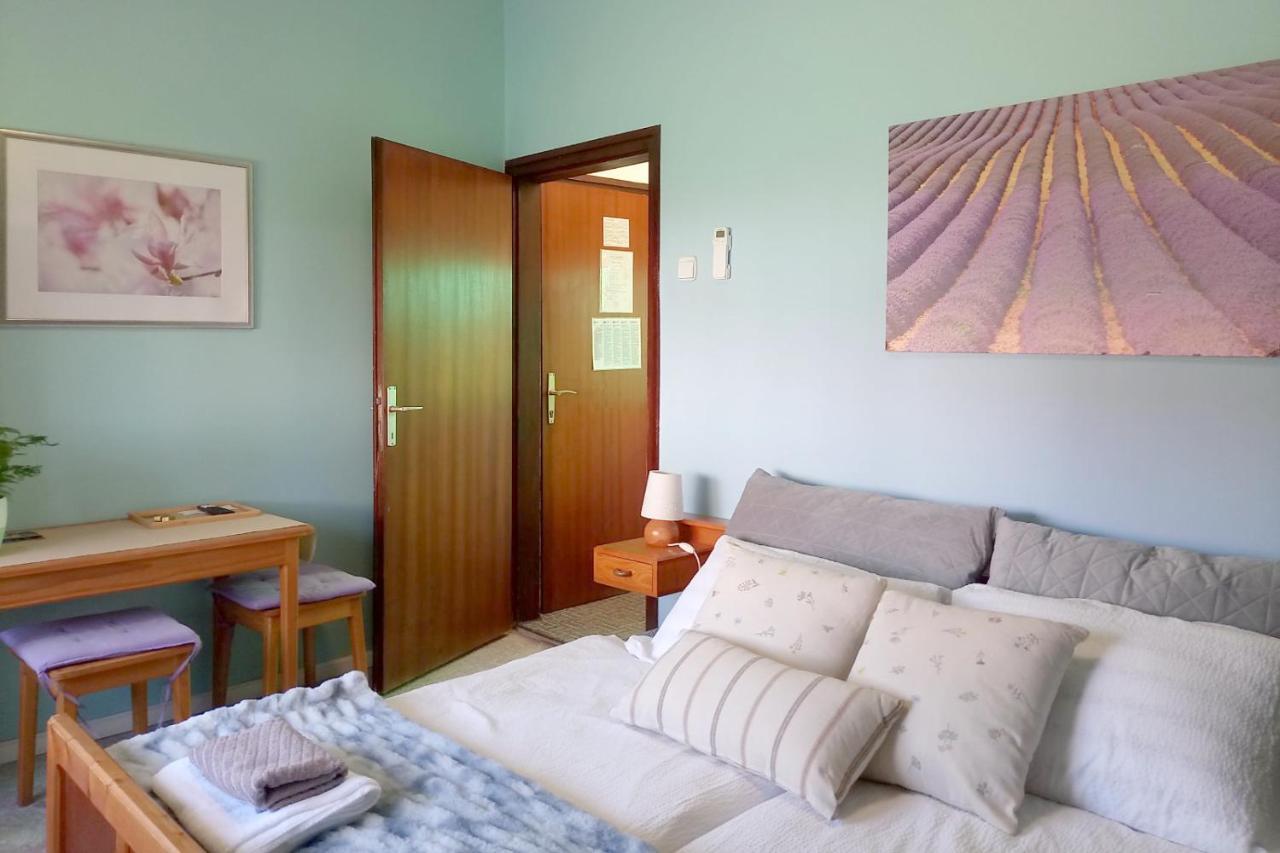 Sobe Zimmer Rooms Zivcic 카를로바츠 외부 사진